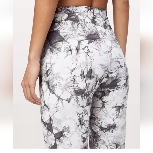 LULULEMON Size 2 Wunder Under Hi-Rise Tight 25' Dual Shibori White Gray - Picture 1 of 8